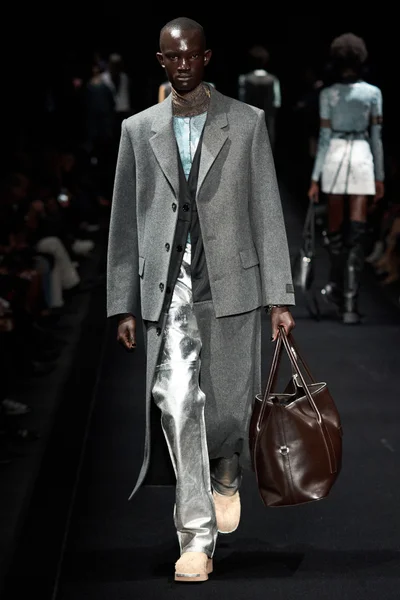 Look 7